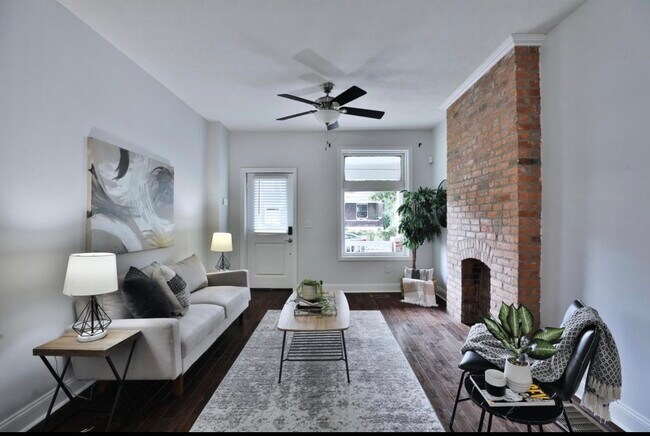 Building Photo - 742 Oakwood Ave