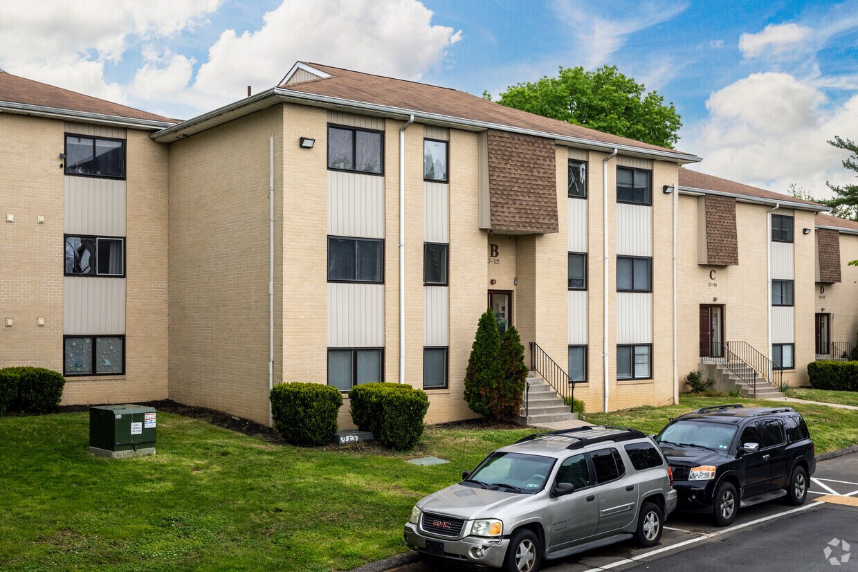 Primary Photo - Bentley Square Condominiums
