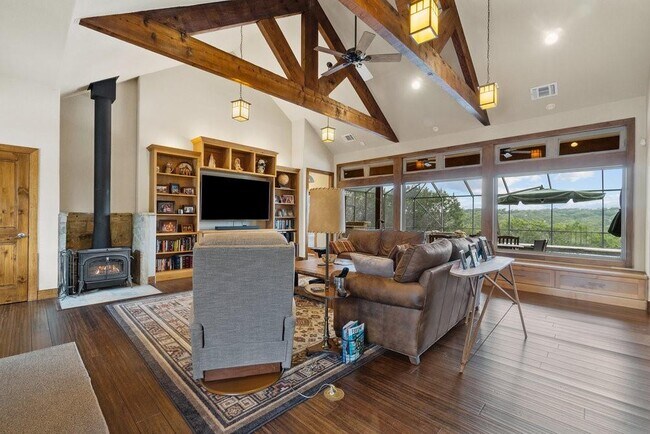 Building Photo - 321 Hannah Dr