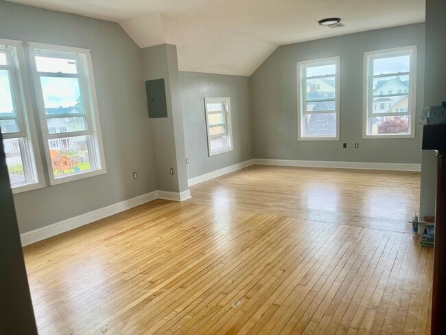 Building Photo - 161 Shawmut St