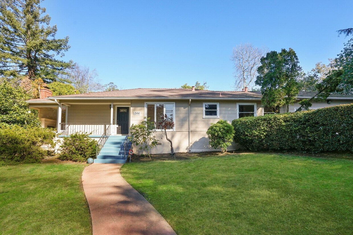 Primary Photo - Wonderful El Cerrito Hills Home, Verdant S...