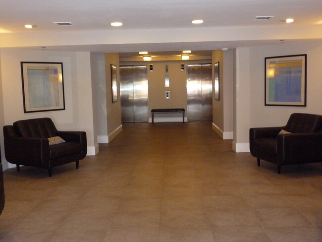 Spacious Lobby - 505 E Braddock Rd