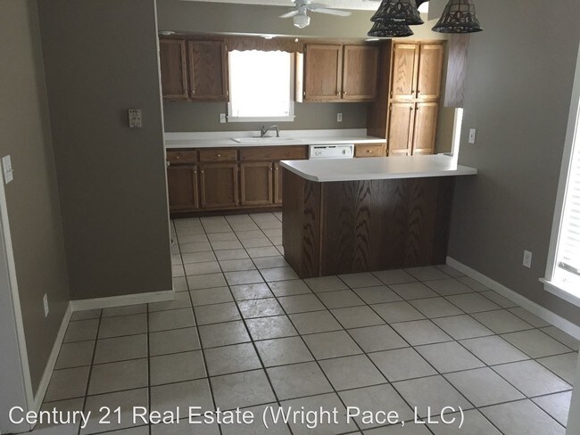 Building Photo - 2117 Bristol Dr