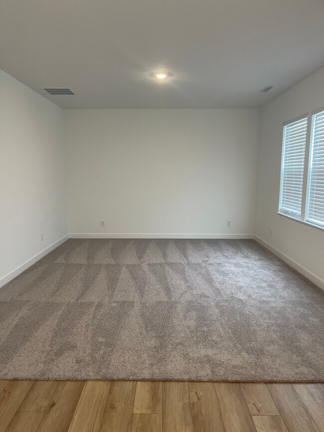 Foto del edificio - 1717 Woods Edge Dr