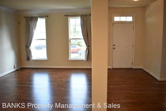 Building Photo - 4 br, 3.5 bath House - 1310 Walker Dr