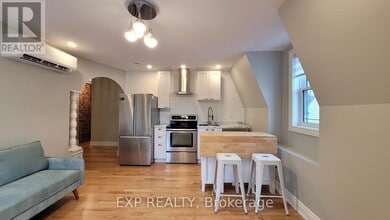 Building Photo - 157 James St