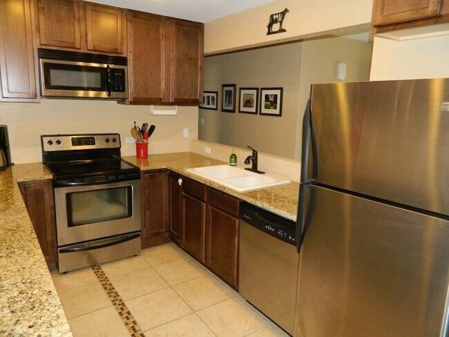 Foto del edificio - 3 bed/ 1 Bath in Desirable Park Hill Neighborhood