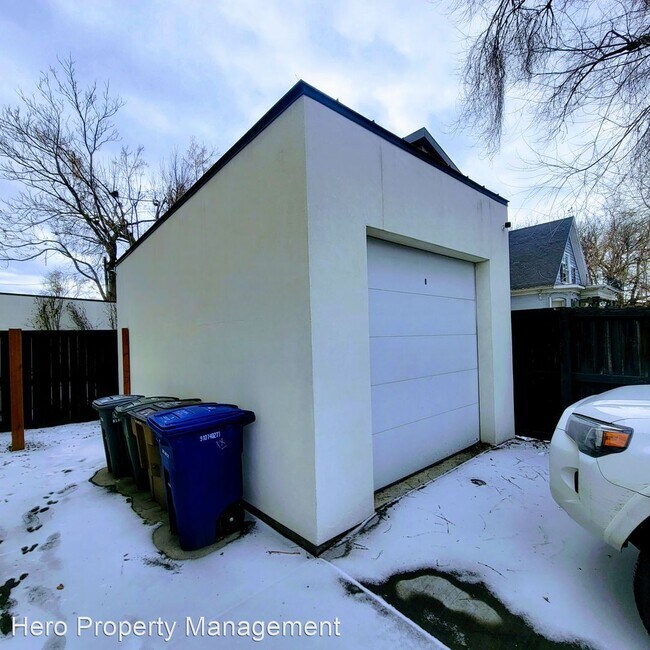 Building Photo - Studio, 2.5 bath House - 608 S 400 E,