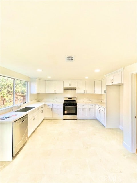 Building Photo - 5320 N Muscatel Ave