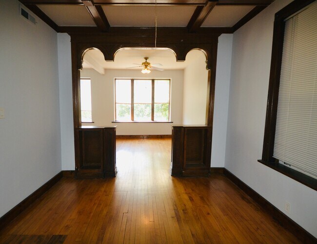 Building Photo - 2152 W Division St