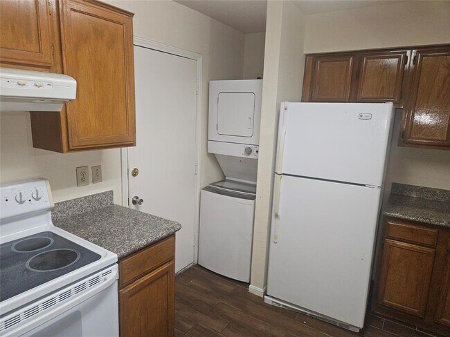 Foto del edificio - 2425 Holly Hall St