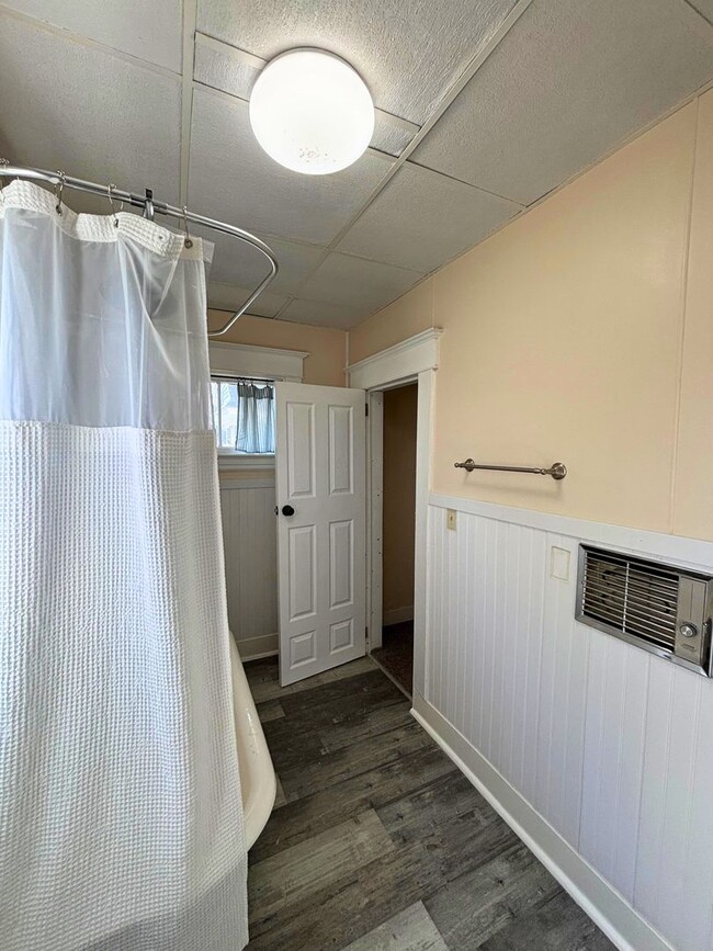 Building Photo - 216 Lafayette Ave NE