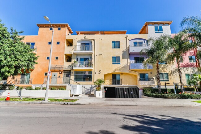 Foto del edificio - 5232 Satsuma Ave