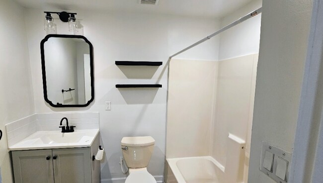 Foto del edificio - 222 Walnut St NW