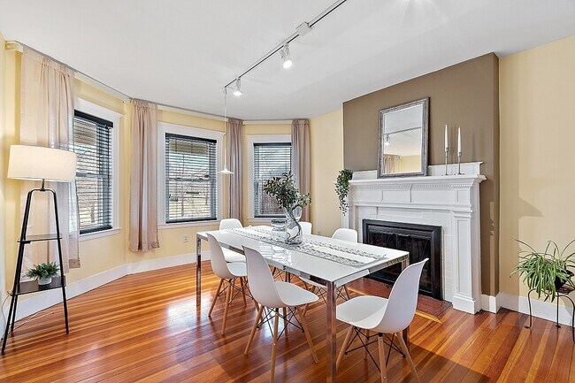 Dining Room - 1900 Washington St