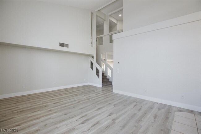 Foto del edificio - 8733 Autumn Valley Ave