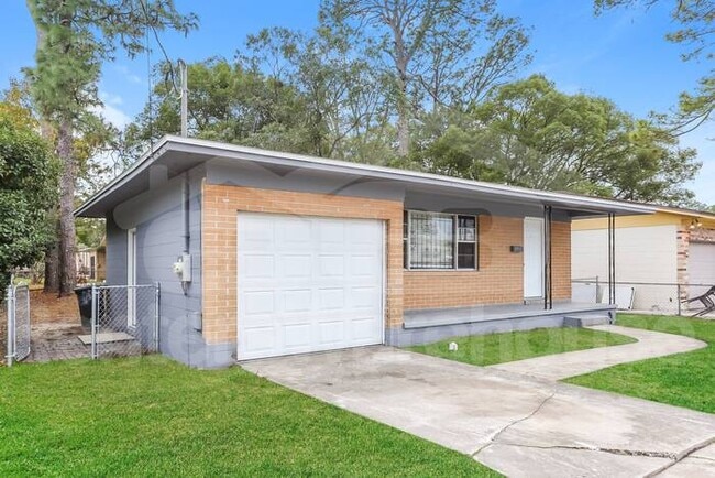 Building Photo - Adorable Northside home