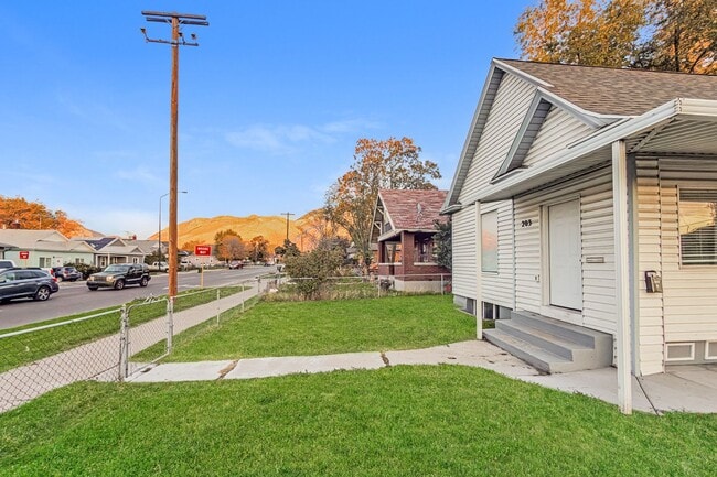 Building Photo - Central Park