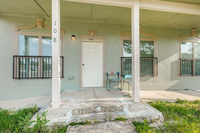 Foto del edificio - RENOVATED 4-BEDROOM IN SOUTH SAN ANTONIO