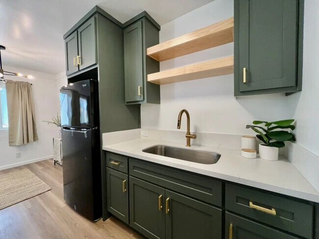 Foto del edificio - 5819 Carlton Way