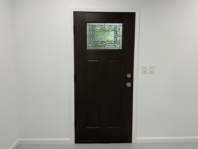 Foyer - 35 Blackland Ct W