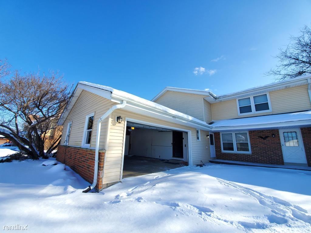 Primary Photo - 3 br, 2.5 bath Townhome - 16515 Dane Ct E