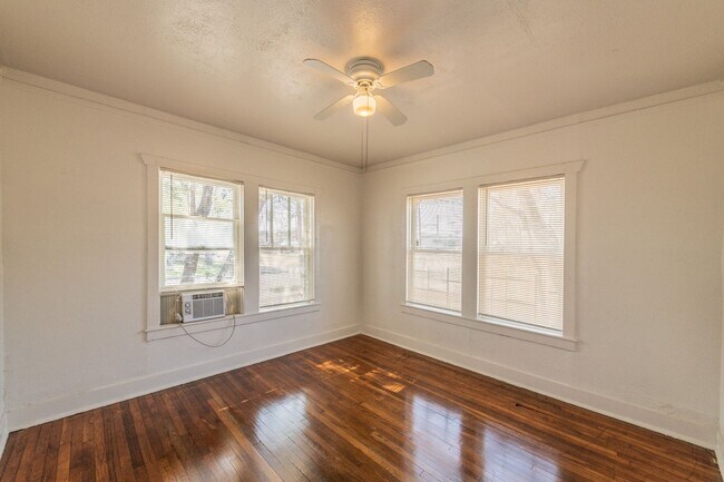 Foto del edificio - 631 E Ashby Pl