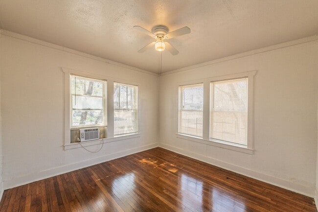 Building Photo - 631 E Ashby Pl