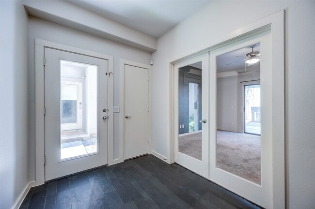 Building Photo - 1729 Reinerman St