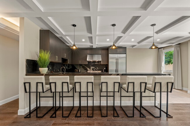 Building Photo - Chateau Century