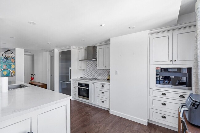 Photo du bâtiment - 909 Burrard St