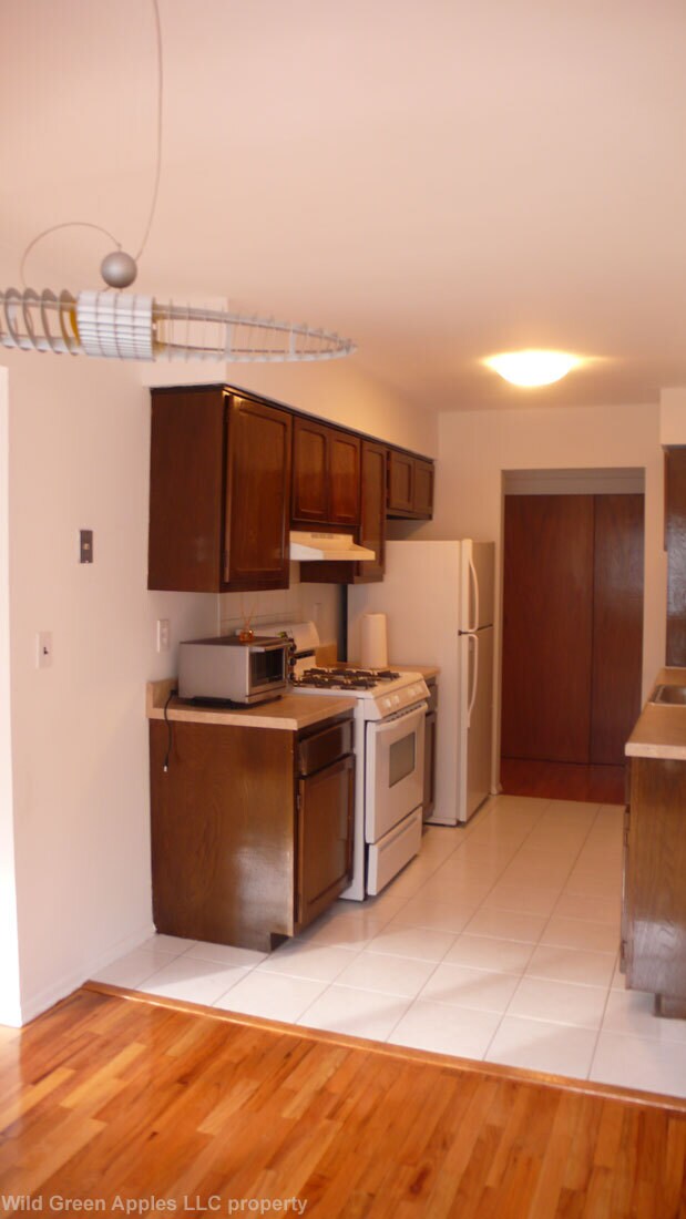 Building Photo - 7 E Lawrence Park Dr