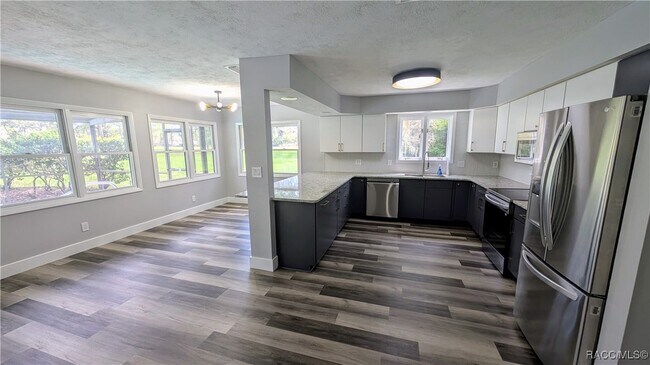 Foto del edificio - 768 E Jenkins Ct