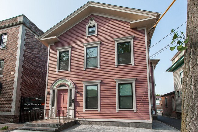Foto del edificio - 1371 Chapel St