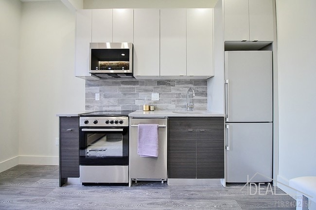 Building Photo - 1159 Saint Johns Place #2BBR