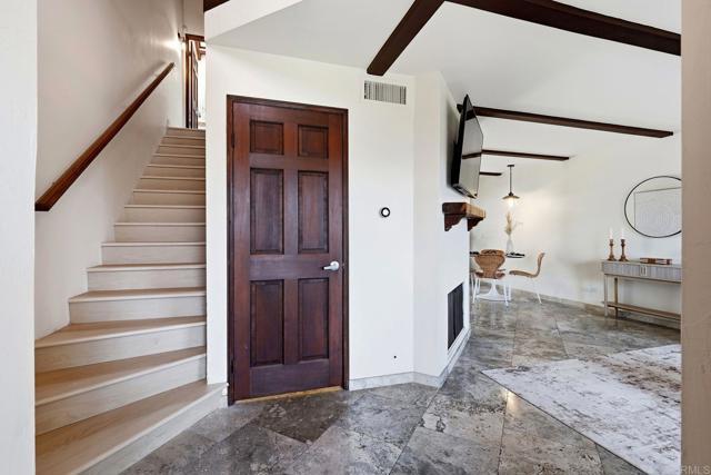 Building Photo - 8608 Villa La Jolla Dr