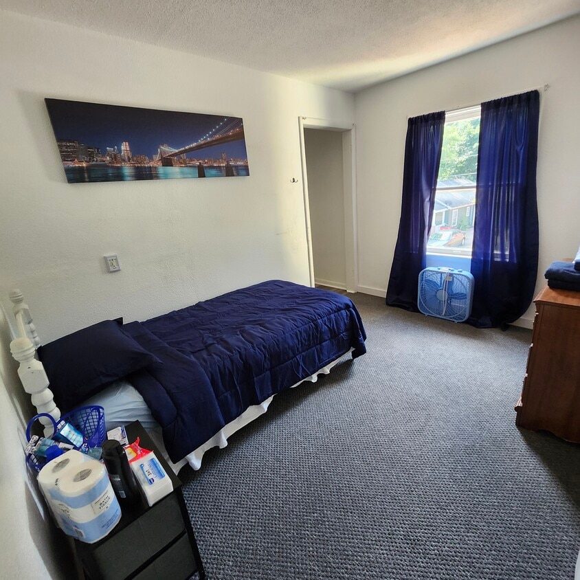 Primary Photo - 457 Vineyard Ave