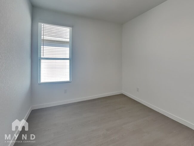 Building Photo - 10632 Ysasmendi Rdg