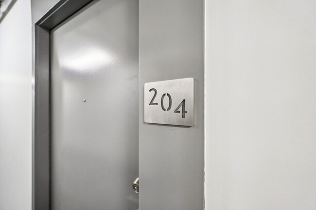 Photo du bâtiment - 246 Logan Ave