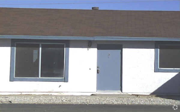 Foto del edificio - 15764 Bear Valley Rd
