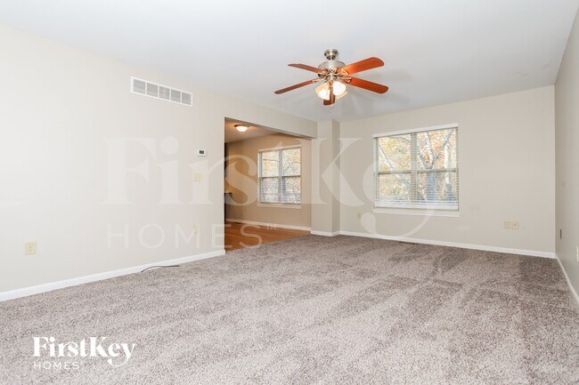 Foto del edificio - 2724 Parkerridge Dr