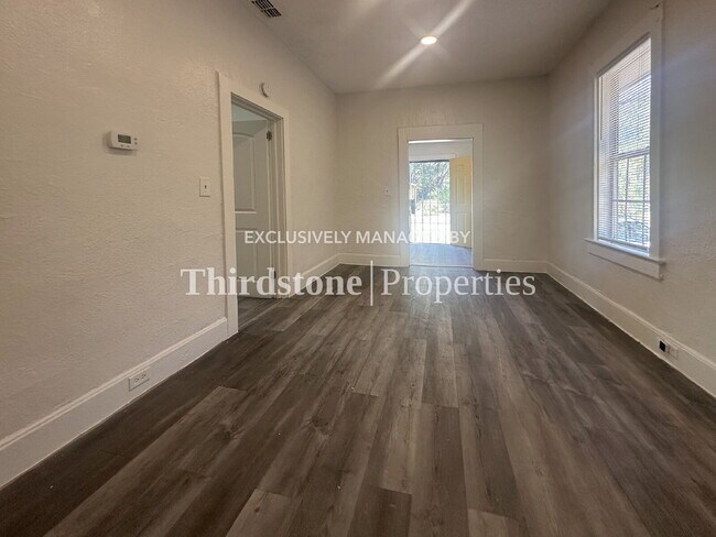 Building Photo - 2125 Lambert St