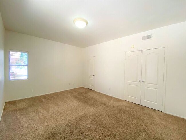 Foto del edificio - Desirable 2 Bedroom 2.5 Bathroom Townhome ...