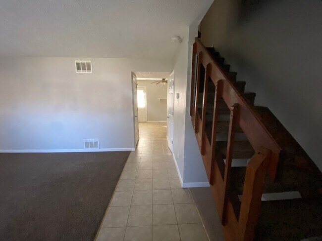 Foto del edificio - 575 Holly Ct