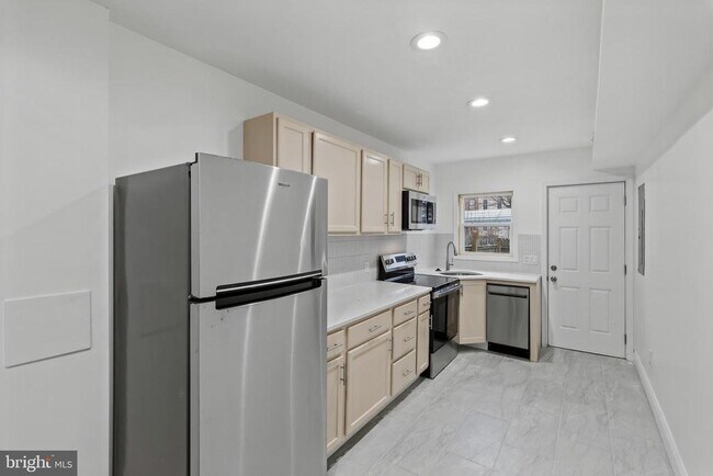 Building Photo - 458 Federal St