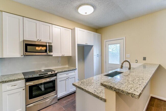 Foto del edificio - 5907 Woodway Place Ct