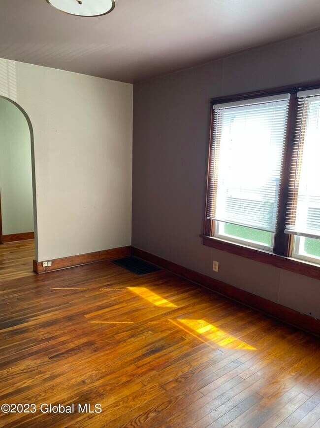 Building Photo - 3 Almond St