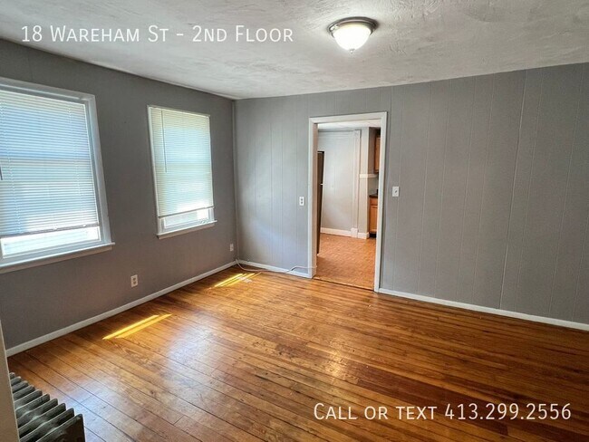 Foto del edificio - Inviting Three Bedroom Unit Located in the...