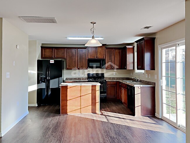 Foto del edificio - 2848 Tall Oaks Dr