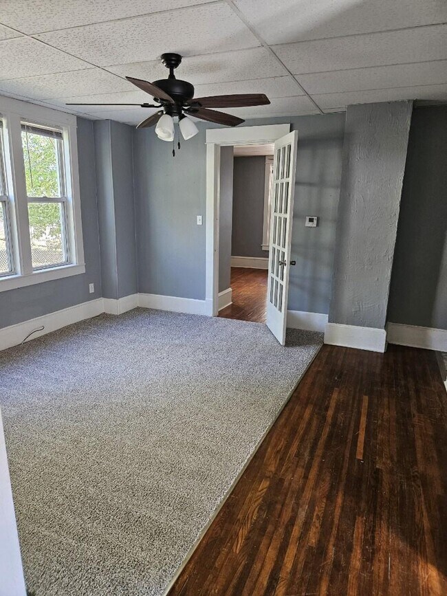 Foto del edificio - 408 E Jackson St